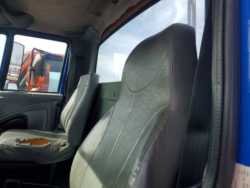 2003 International 4300 Semi Truck