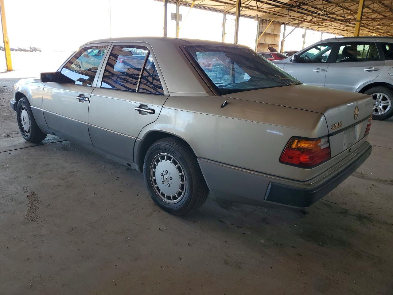 1991 Mercedes-Benz 300 e