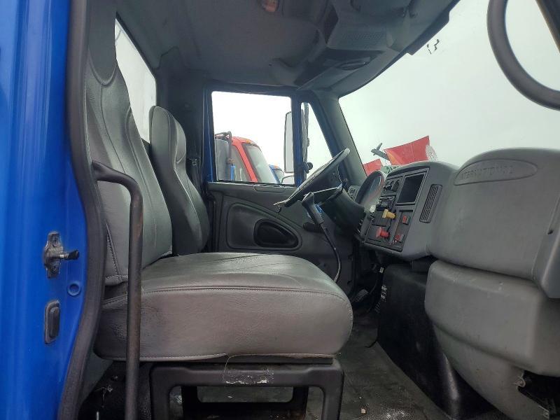 2002 International 4400 Semi Truck