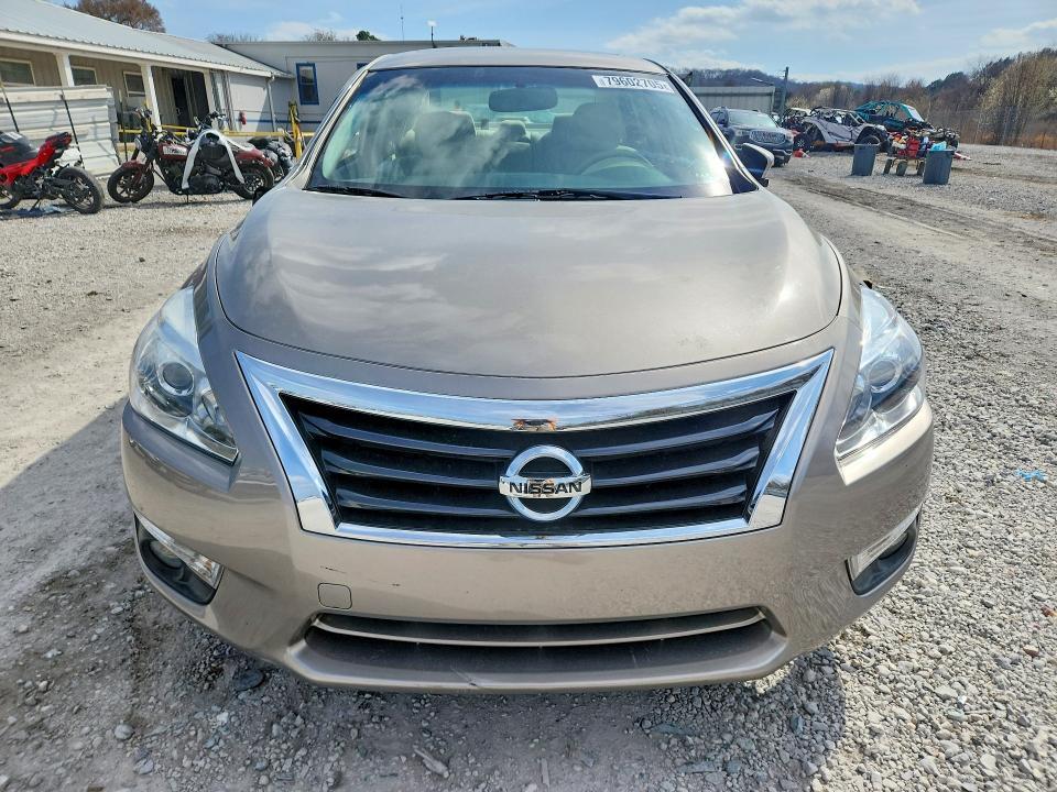 2014 Niss Altima 2.5 sv