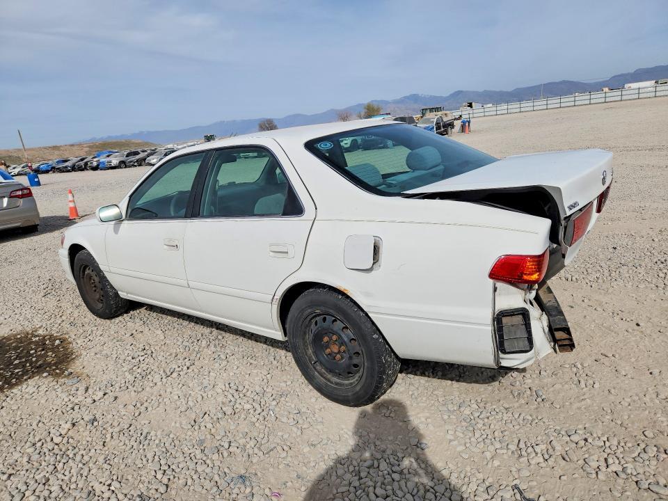 2000 Toyota Camry le