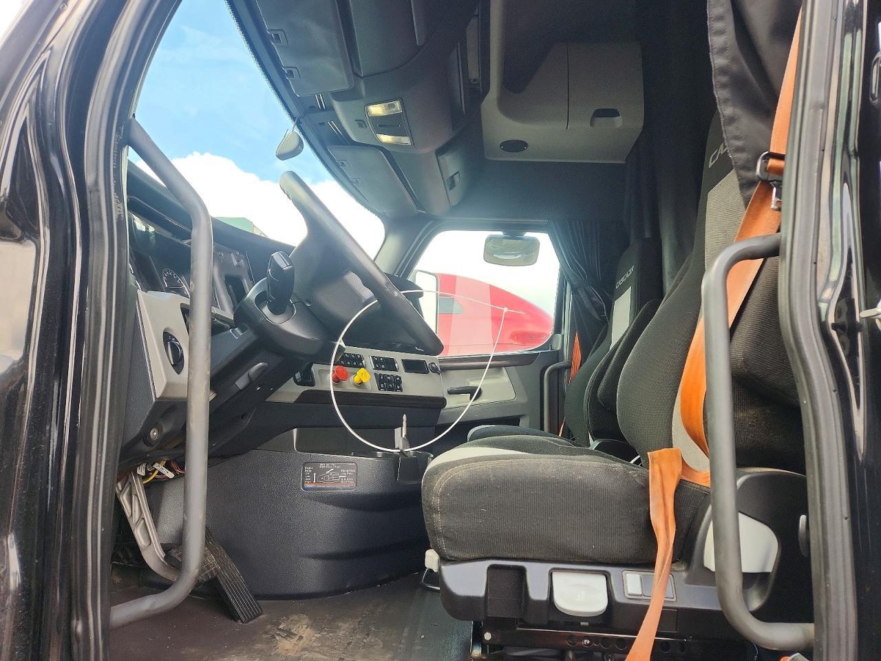 2019 Freigliner 2019 Freightliner Cascadia 126 Semi Truck