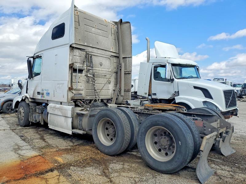 2011 Volv O VNL Semi Truck