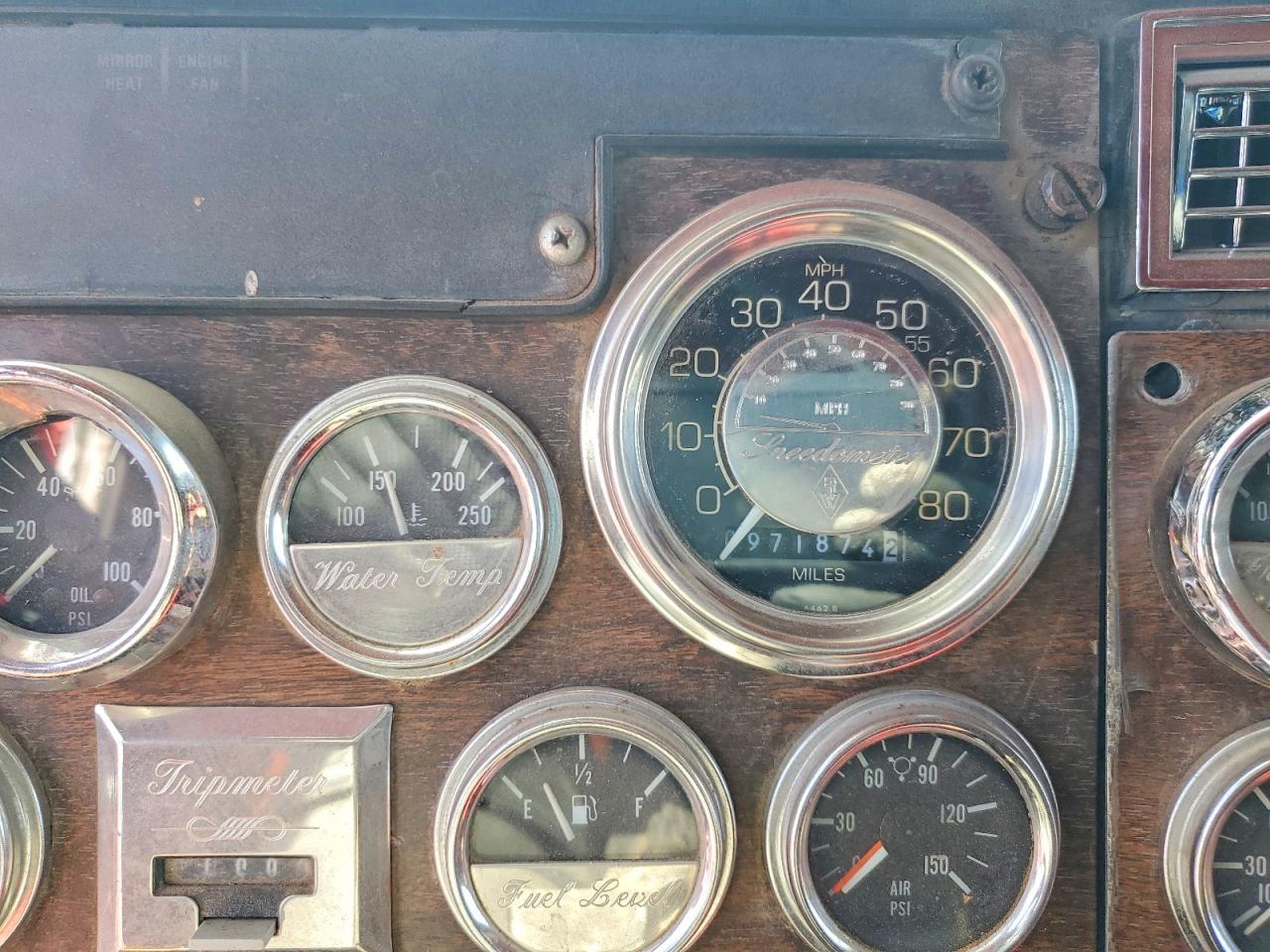 1991 Peterbilt 567 Semi Truck