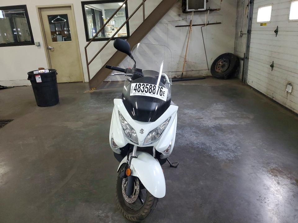 2016 Suzuki UH200