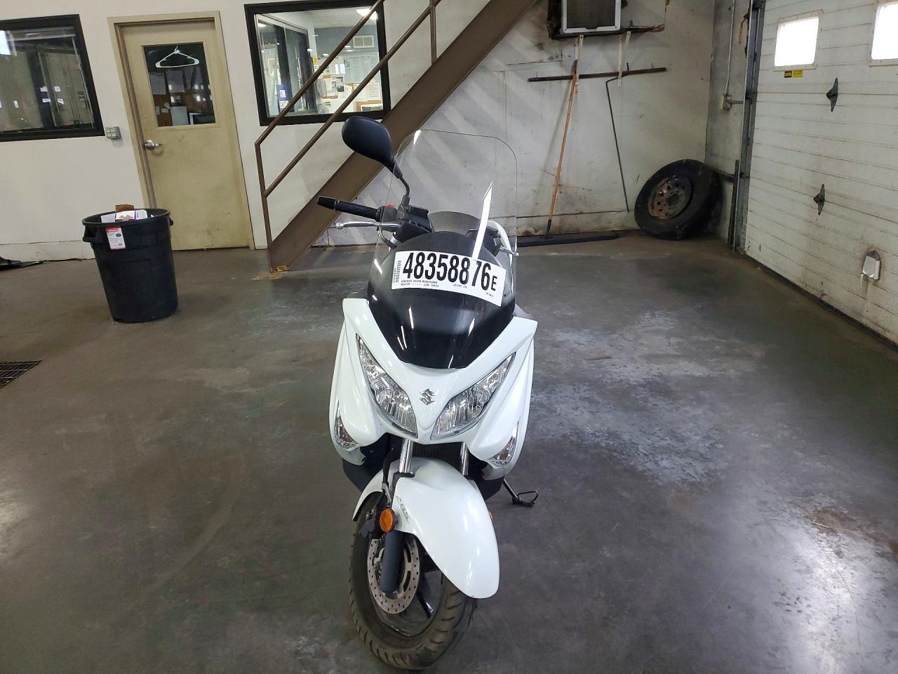 2016 Suzuki UH200
