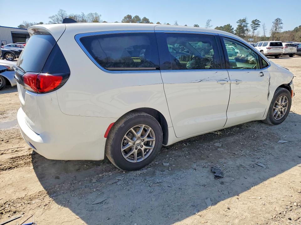 2024 Chrysler Voyager lx