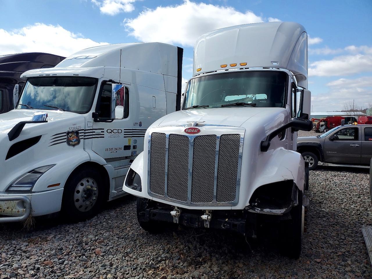 2018 Peterbilt 579 Semi Truck