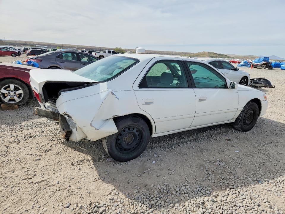 2000 Toyota Camry le