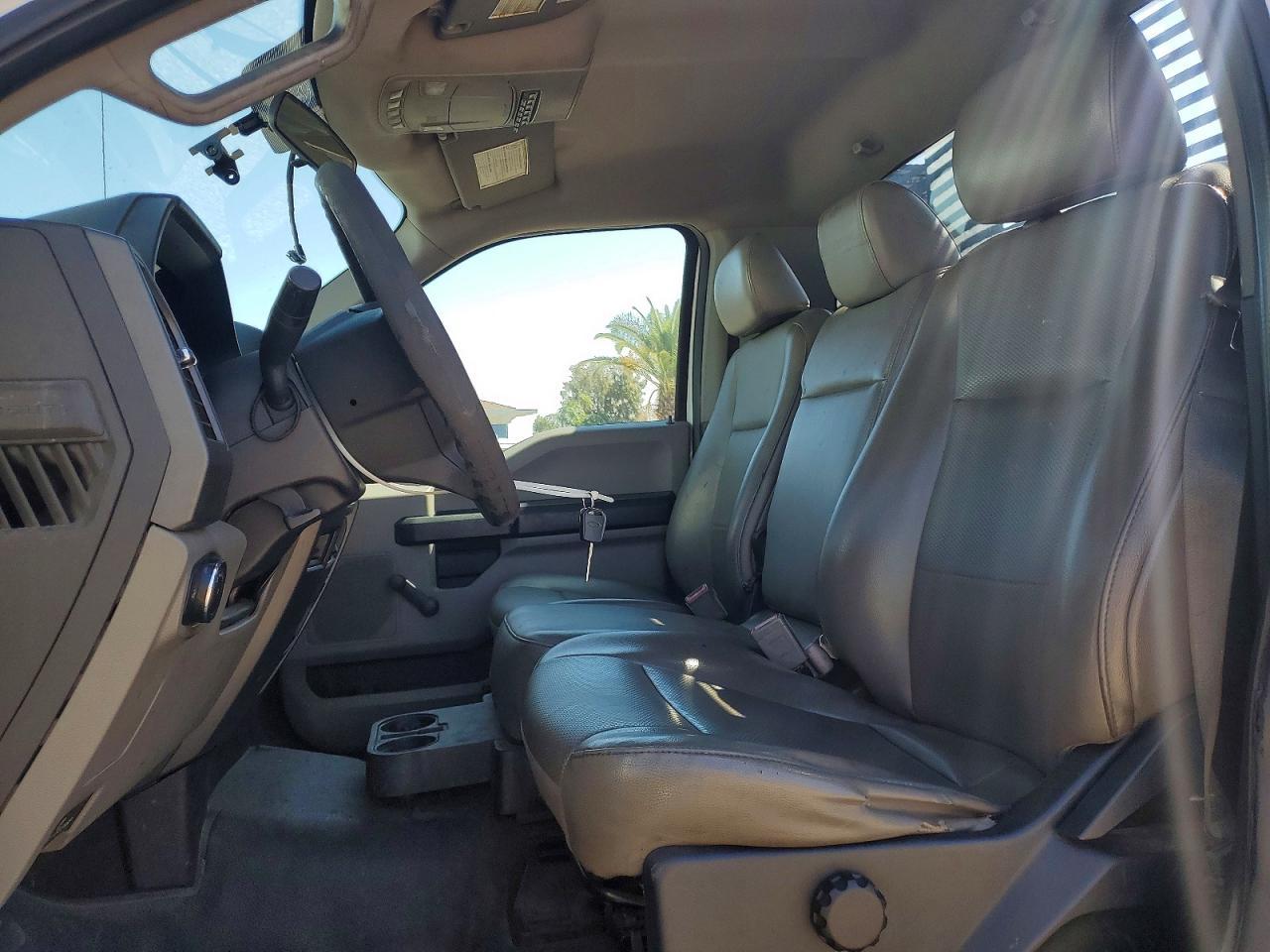 2018 Ford F550 Super Duty Flatbed Truck