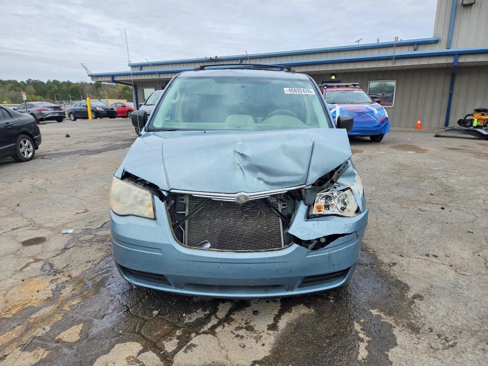 2010 Chrysler Town & Country lx