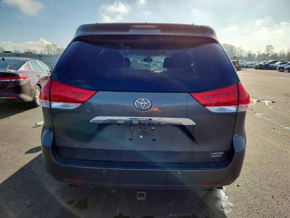 2013 Toyota Sienna Limited 7-passenger
