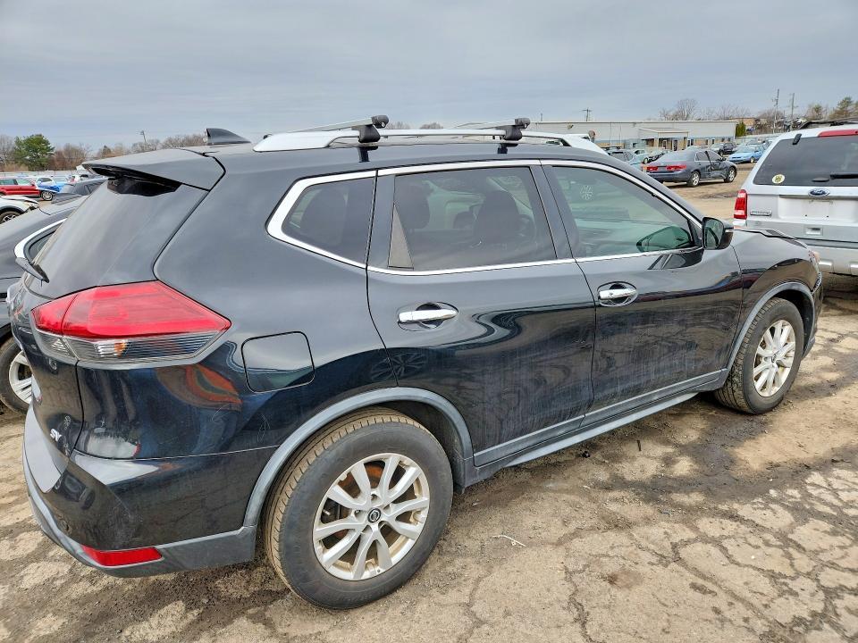 2020 Nissan Rogue sv