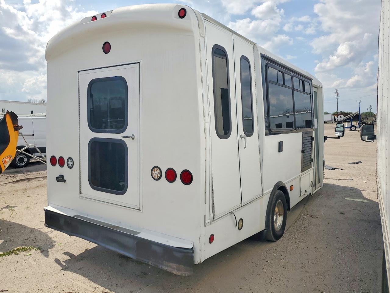 2015 Ford Econoline E450 Super Duty Cutaway van