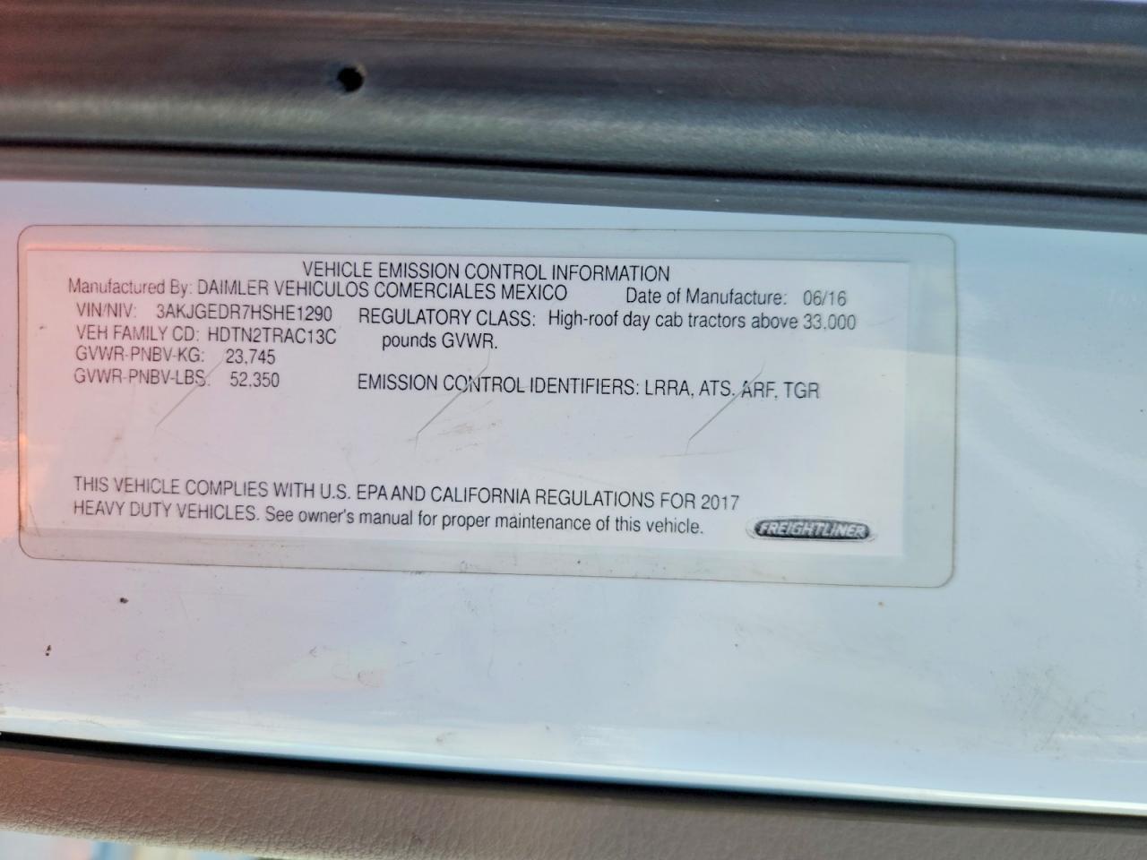 2017 Freightliner Cascadia 125 Semi Truck