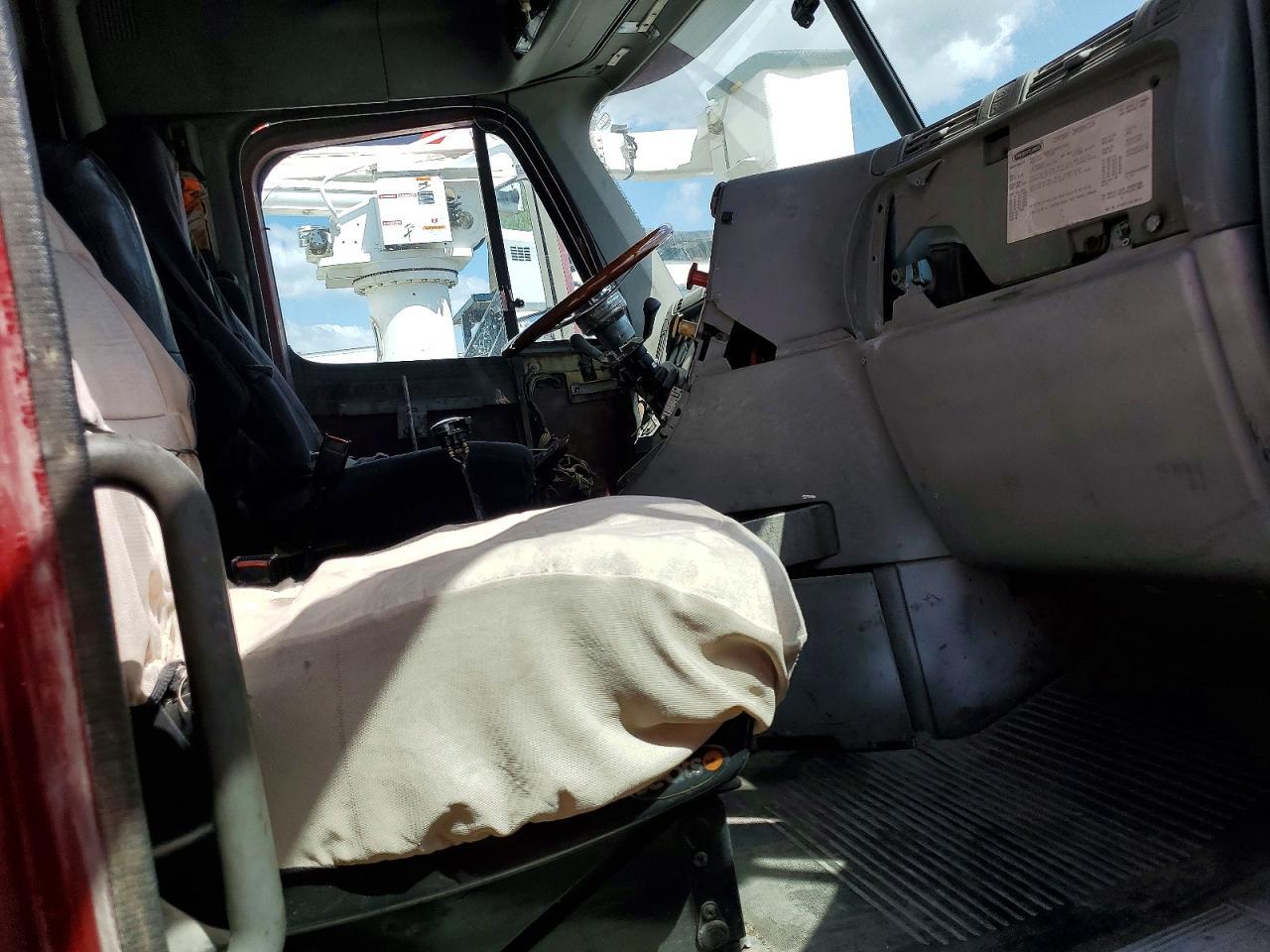 2001 Freightliner Conventional ST120