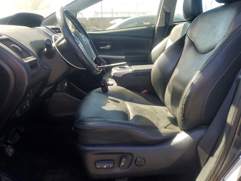 2017 Toyota Prius v Five