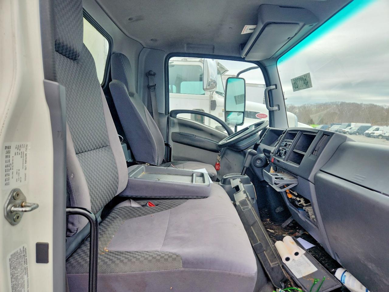 2013 Isuzu NPR HD BOX Truck