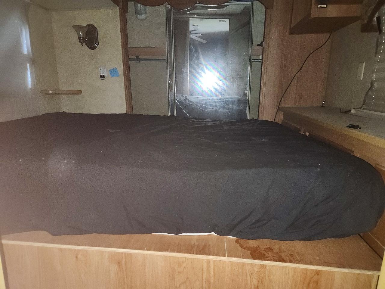 2006 Eagle Recreational Vehicle (RV)