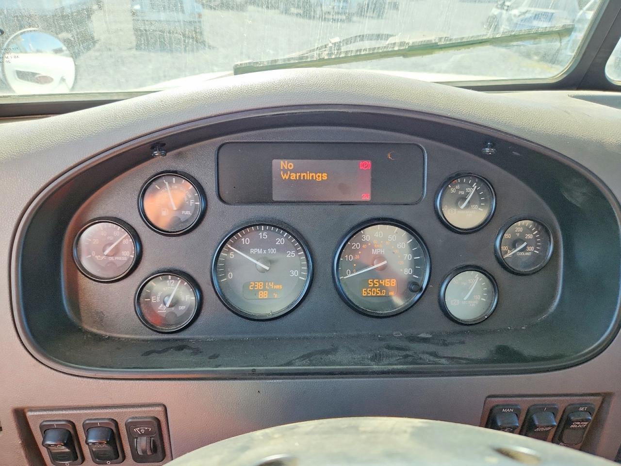 2019 Peterbilt 348 BOX Truck