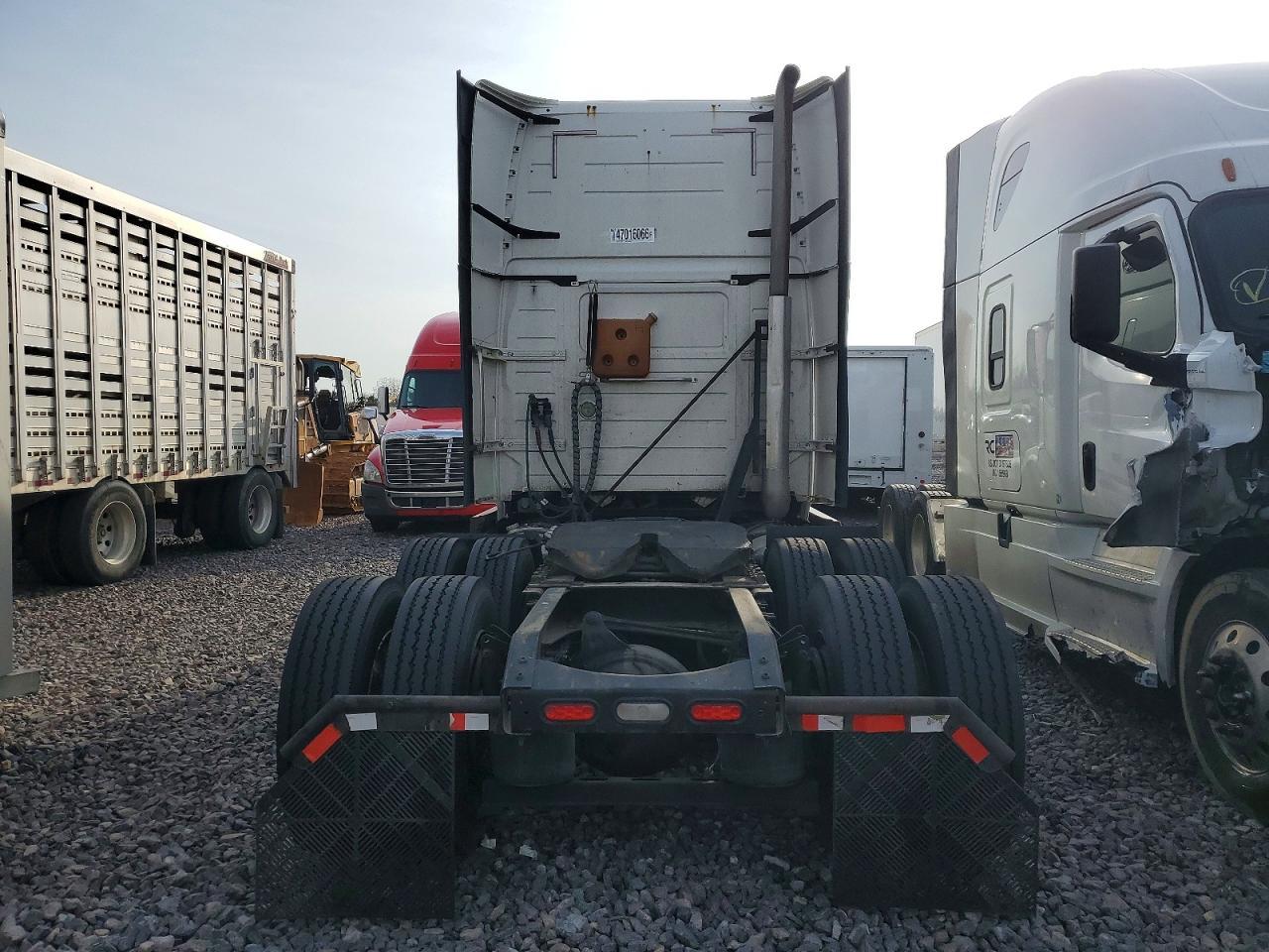 2011 Volvo VN VNL