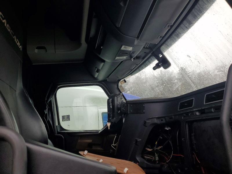 2018 Freigliner 2018 Freightliner Cascadia 126 Semi Truck