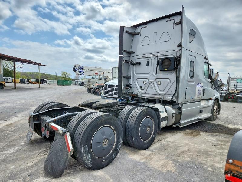 2020 Freigliner 2020 Freightliner Cascadia 126 Semi Truck