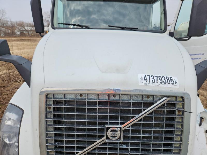 2016 Volv O VNL Semi Truck