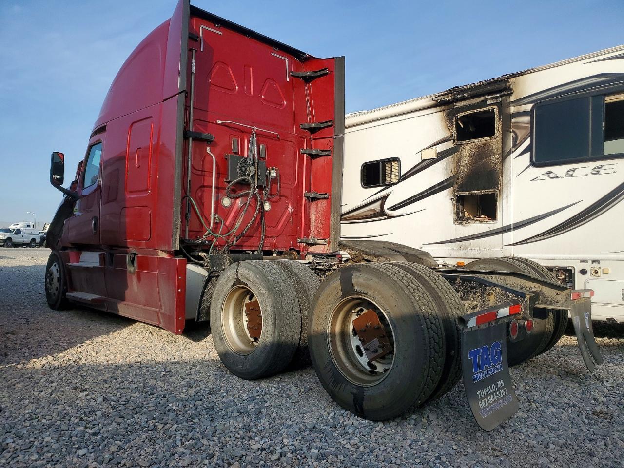 2018 Freigliner 2018 Freightliner Cascadia 126 Semi Truck