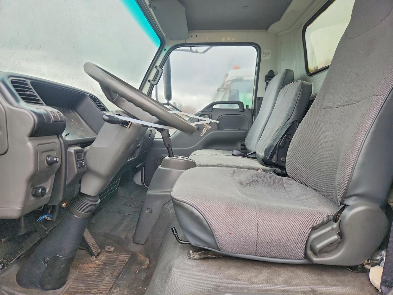 2004 Isuzu NPR BOX Truck