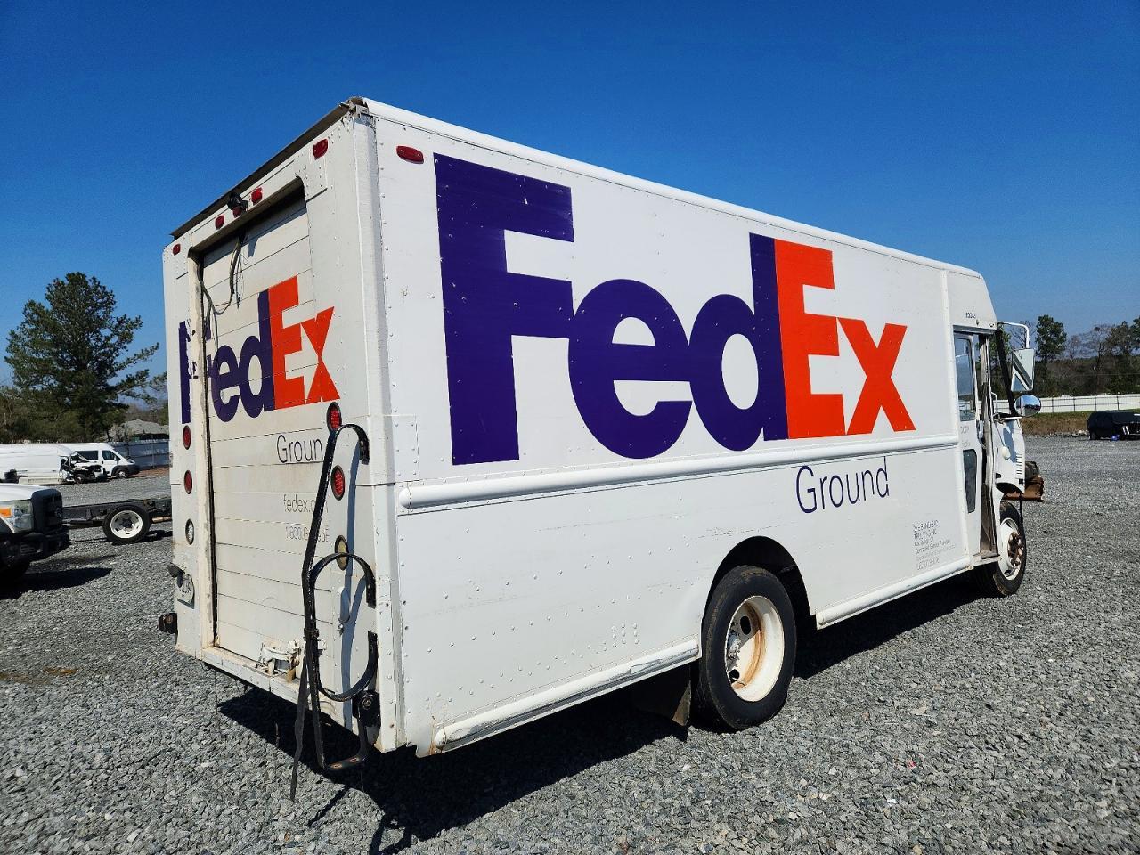 2005 Utility VS2RA Delivery Truck