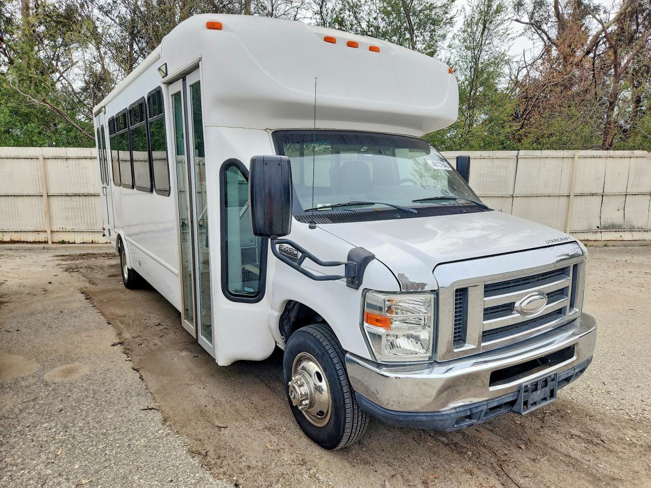 2013 Ford E450 Shuttle Bus