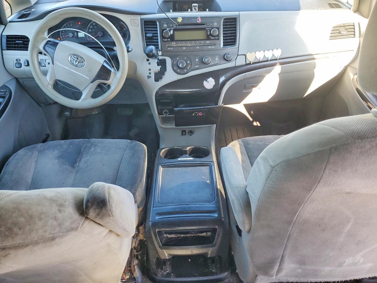 2014 Toyota Sienna l 7-passenger