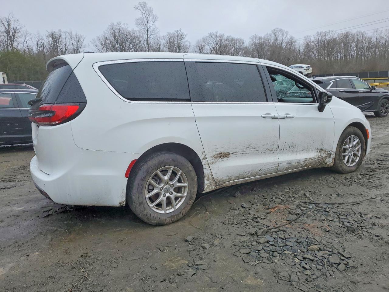 2025 Chrysler Pacifica Select