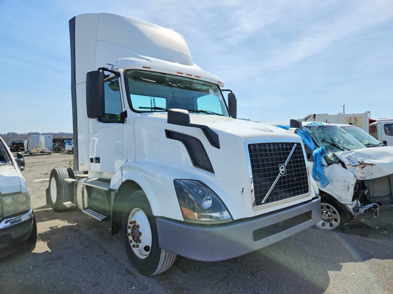 2017 Volvo VNL Semi Truck