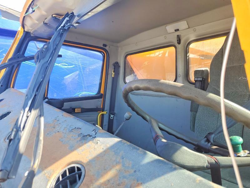 2000 Freightliner Medium Conventional Fl70