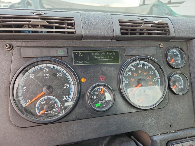 2018 Freightliner Cascadia 113 Semi Truck