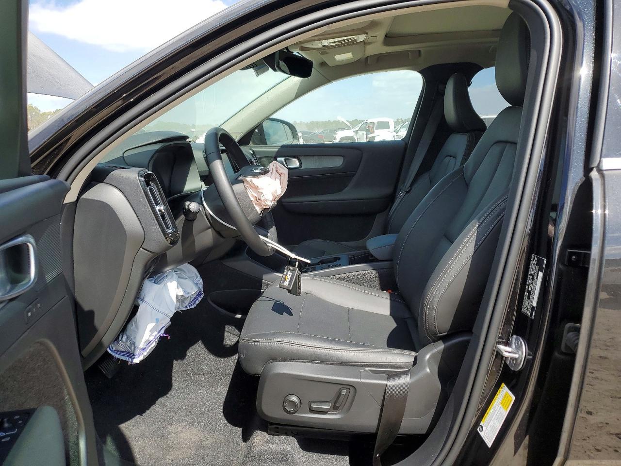 2025 Volvo Xc40 Core