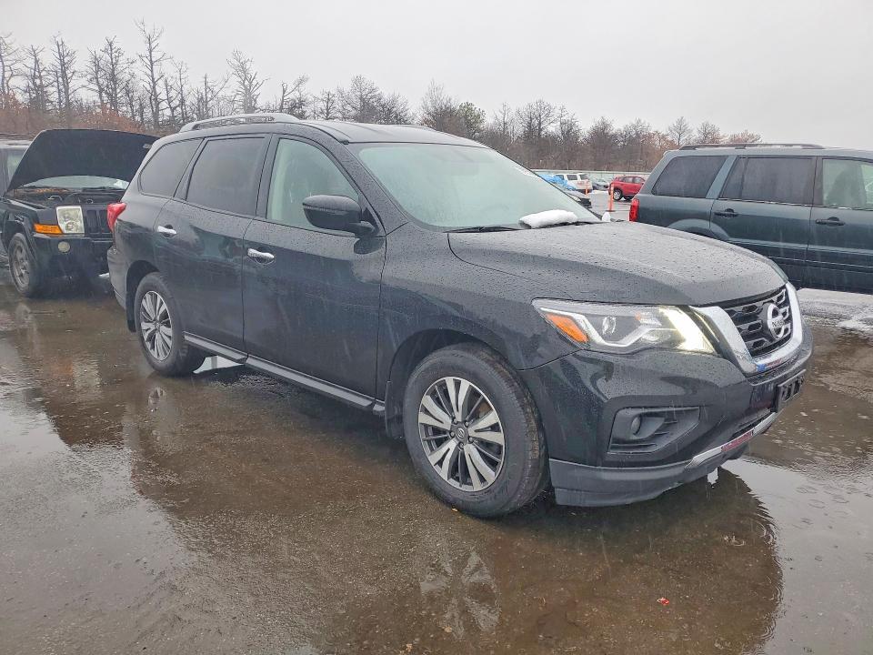 2020 Nissan Pathfinder sv