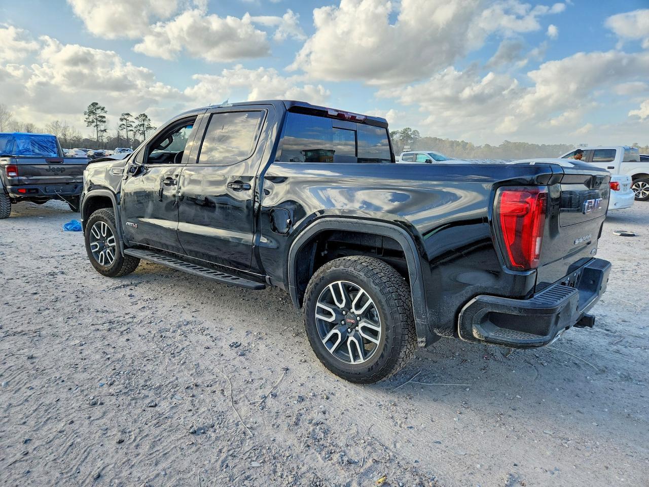 2025 GMC Sierra K1500 AT4