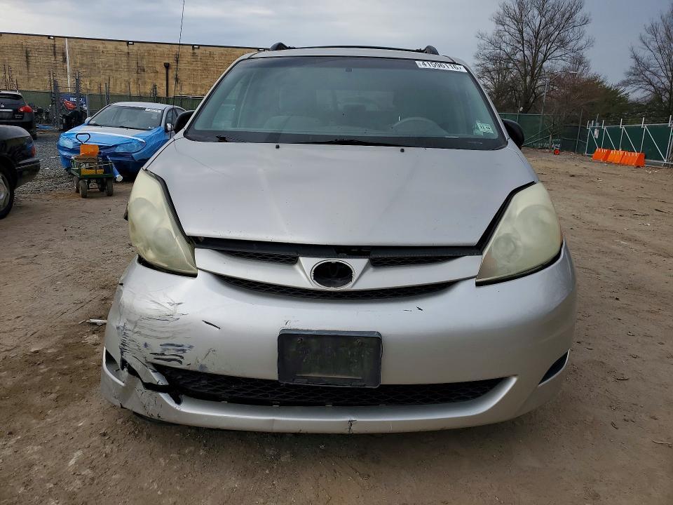 2006 Toyota Sienna le 8 Passenger