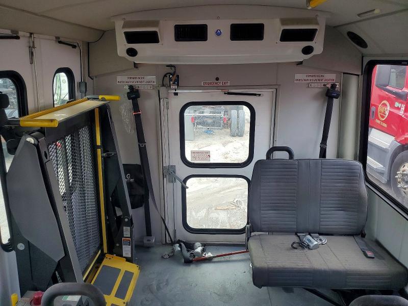 2019 Ford Econoline E450 Super Duty Cutaway Van