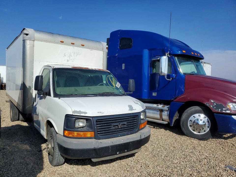 2008 GMC Savana BOX Truck