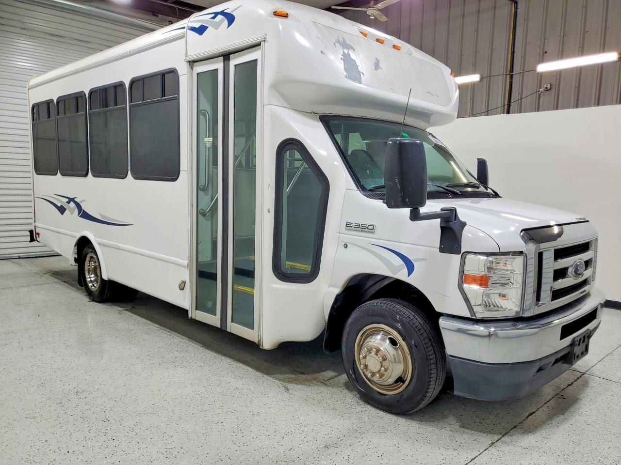 2022 Ford E350 Shuttle Bus