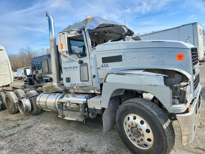 2020 Mack Pinnacle Semi Truck