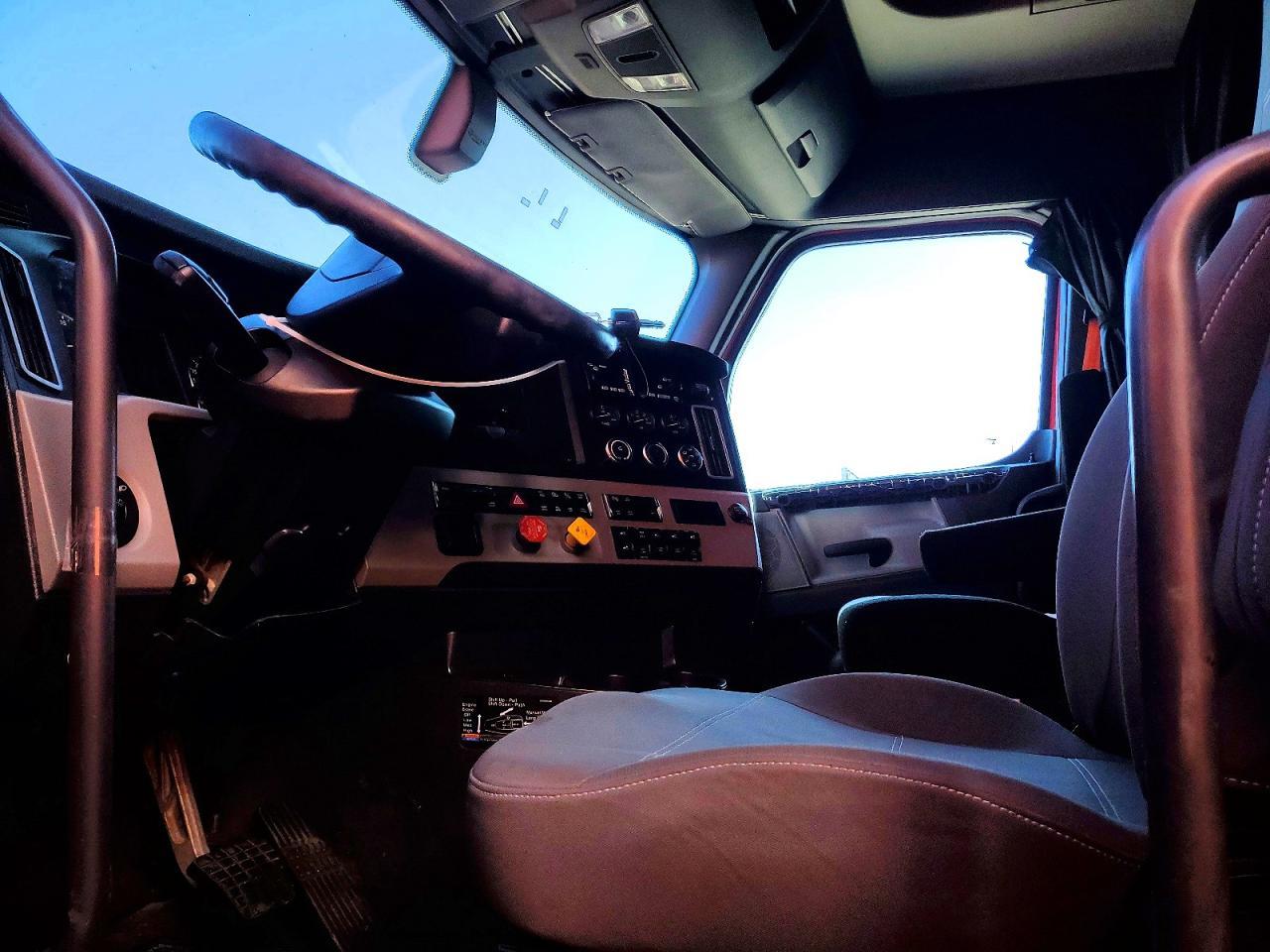 2019 Freightliner Cascadia 126