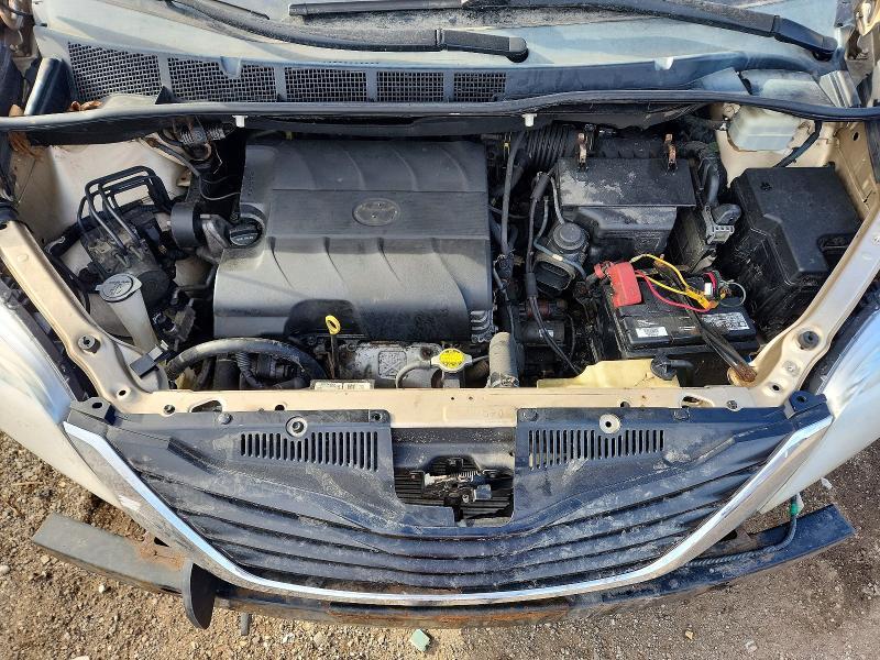 2014 Toyota Sienna le 8-passenger