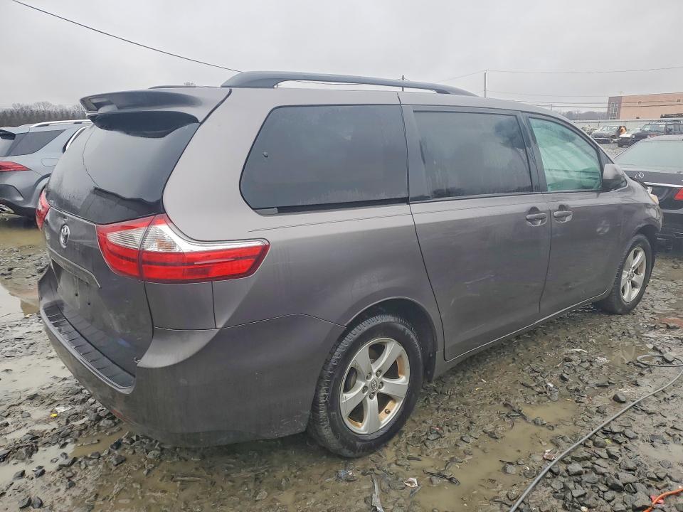 2017 Toyota Sienna le 8-passenger