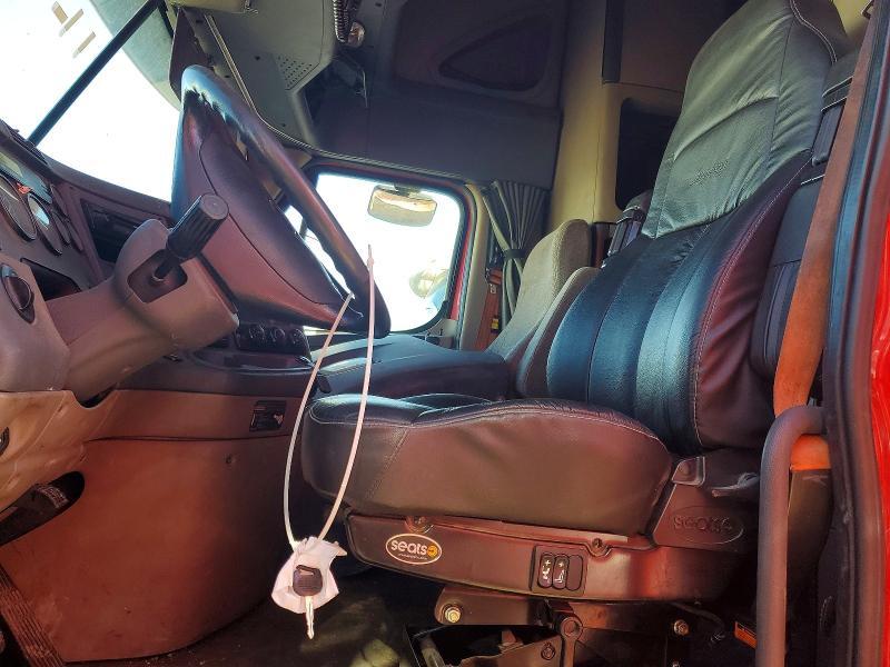 2012 Freightliner Cascadia Semi Truck