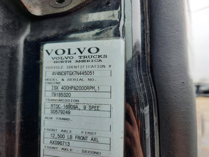 2007 Volvo VNL Semi Truck